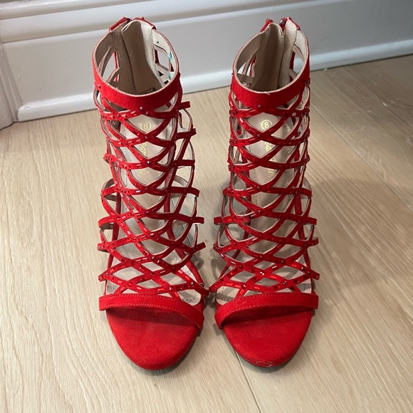 Dream Paris Red Heels - Picture 1 of 5